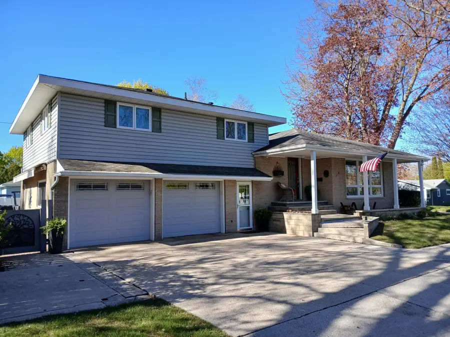 318 N Emily Street, Ludington, MI 49431 - #2