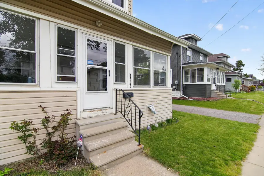 1306 Leroy Street, Jackson, MI 49201 - #2