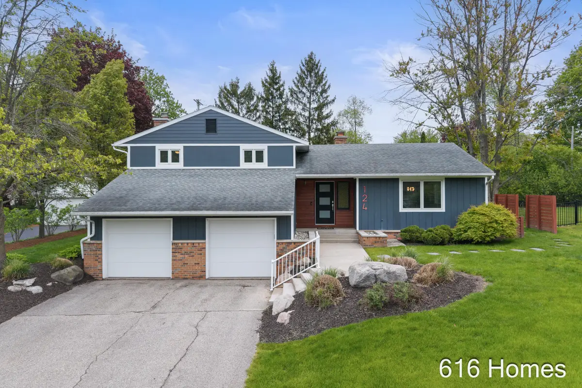 124 Loch Lomond Avenue Ne, Grand Rapids, MI 49546 - #1