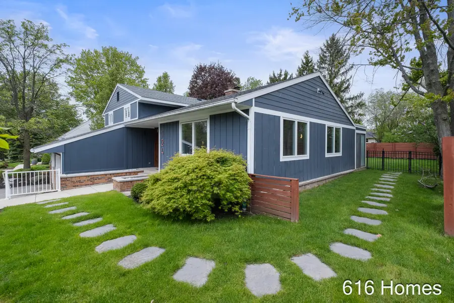 124 Loch Lomond Avenue Ne, Grand Rapids, MI 49546 - #3