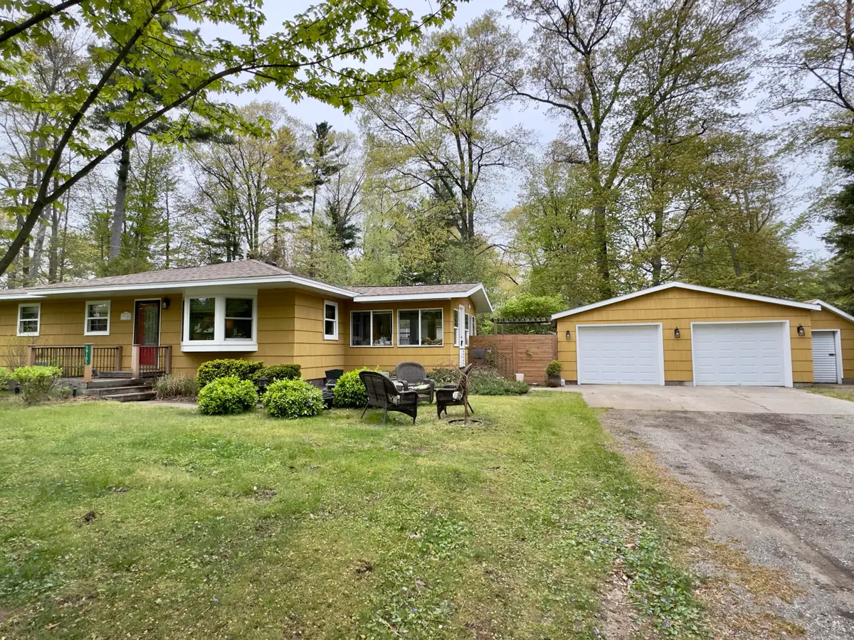 19105 Glendale Circle, Spring Lake, MI 49456 - #1