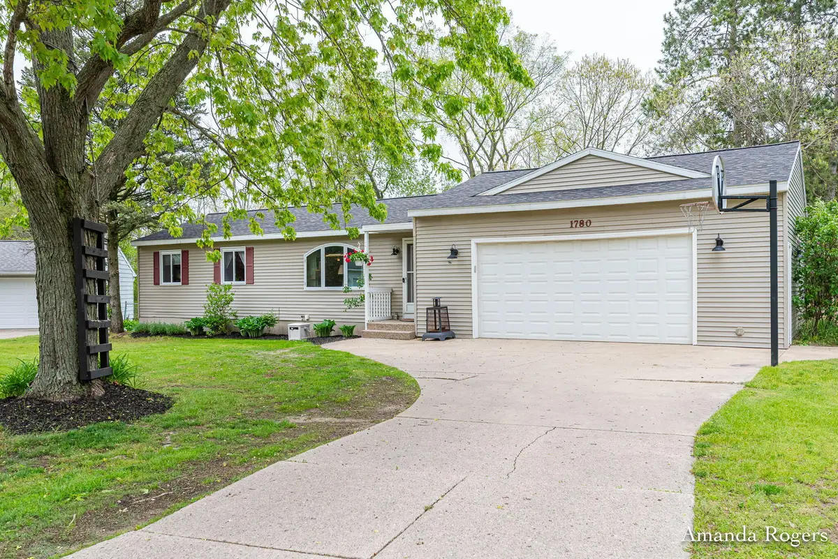 1780 Woodrun Drive Se, Lowell, MI 49331 - #1