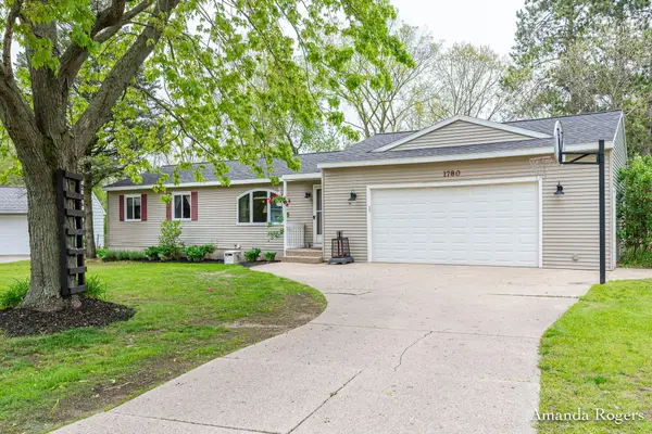 1780 Woodrun Drive Se, Lowell, MI 49331
