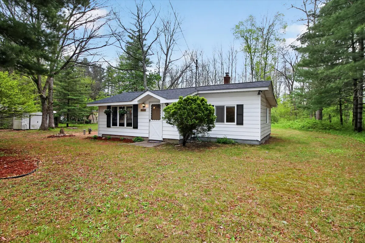 4038 E 3rd Avenue, Newaygo, MI 49337 - #1
