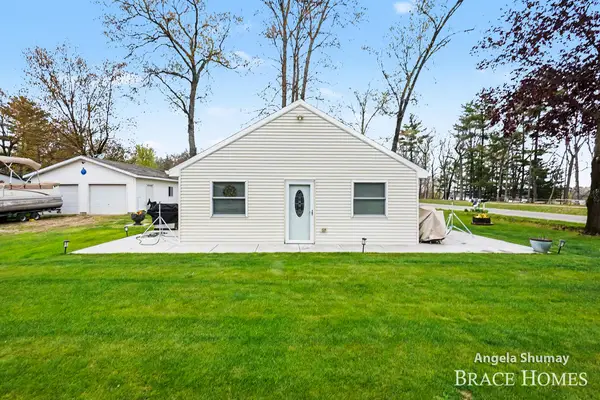 1653 S Beech Avenue, White Cloud, MI 49349