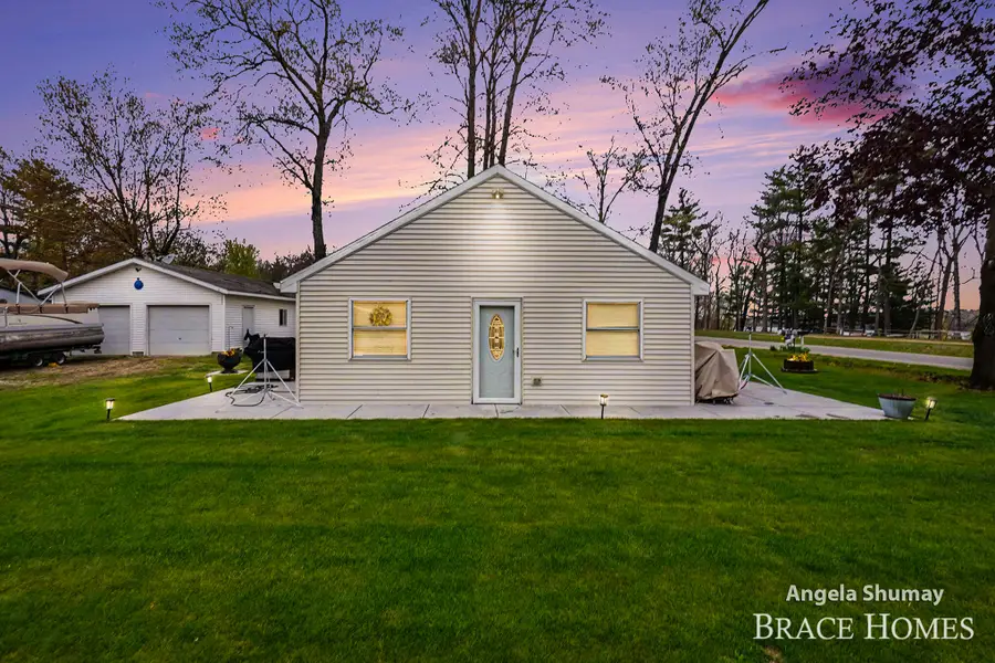 1653 S Beech Avenue, White Cloud, MI 49349 - #3