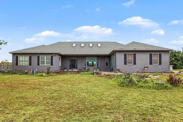 32282 64th Avenue, Lawton, MI 49065