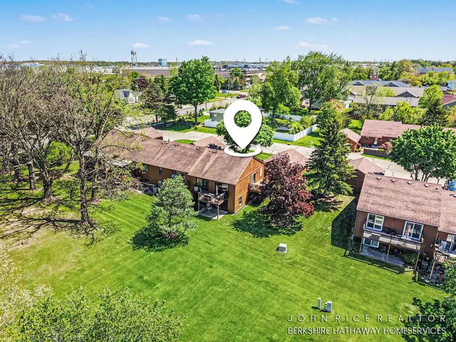 3225 Westminster Drive Se, Kentwood, MI 49512 - #3