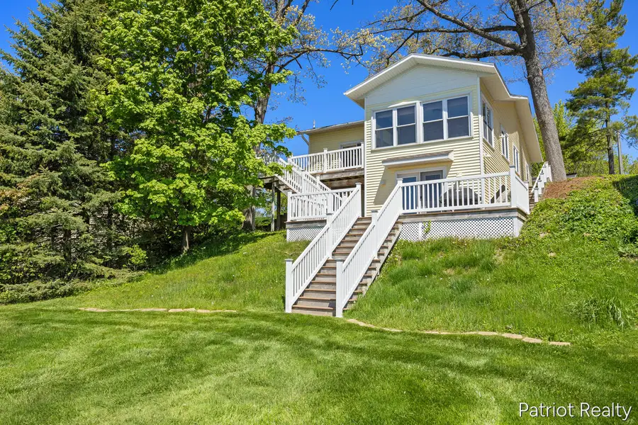 6702 W Lake Drive, Fremont, MI 49412 - #2