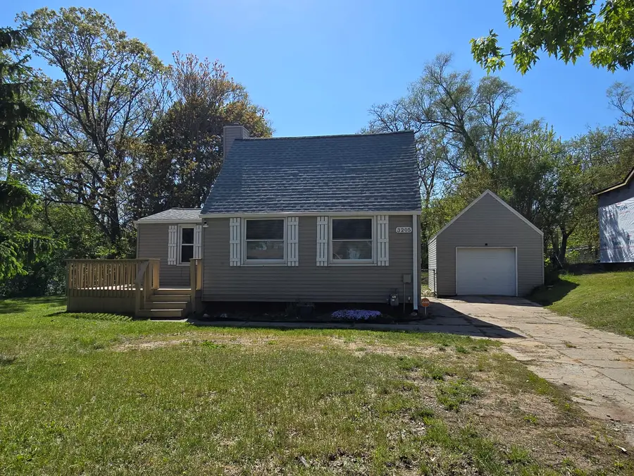 3205 Charlesgate Avenue Sw, Wyoming, MI 49509 - #2