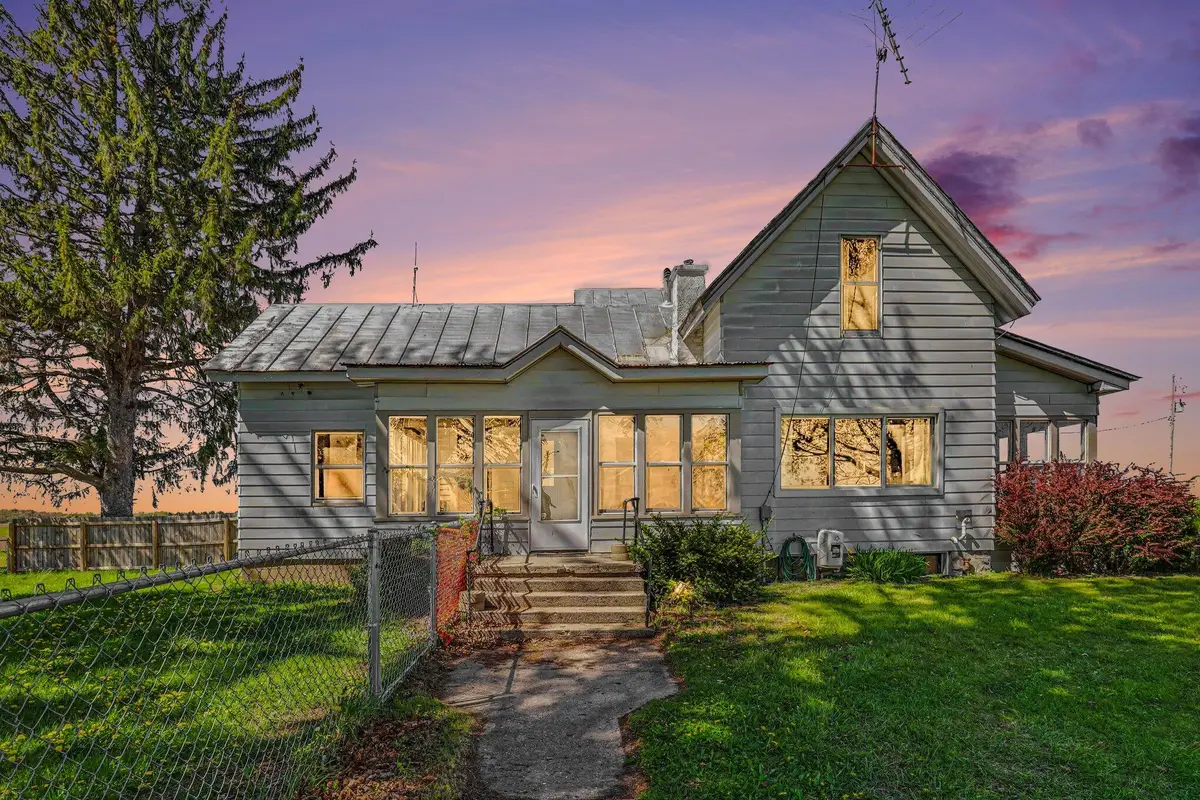 3304 S Greenville Road, Greenville, MI 48838 - #1