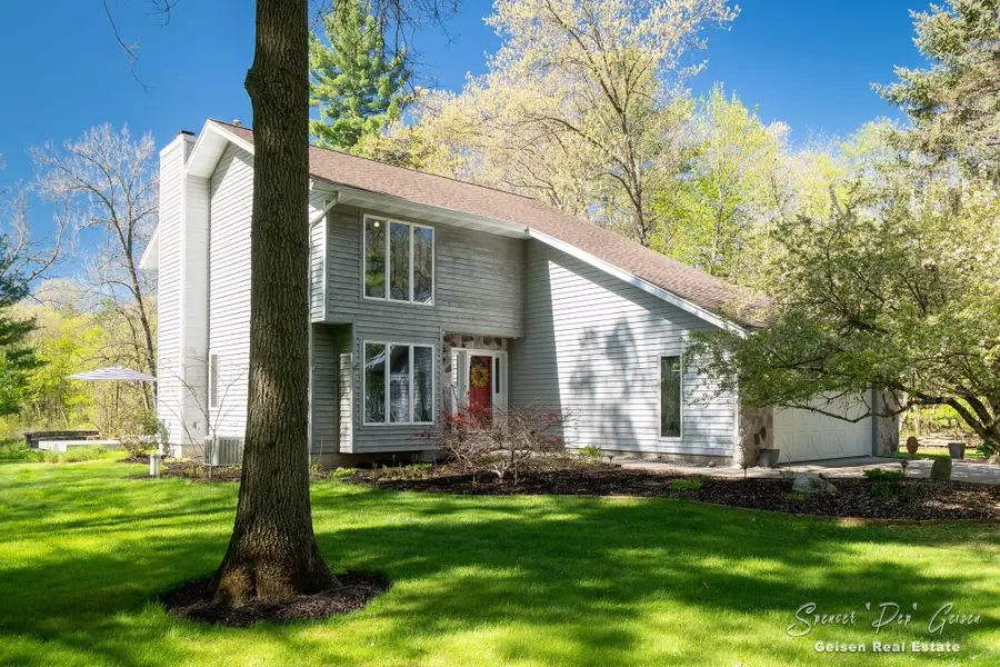 8717 River Oaks Circle, Greenville, MI 48838 - #2