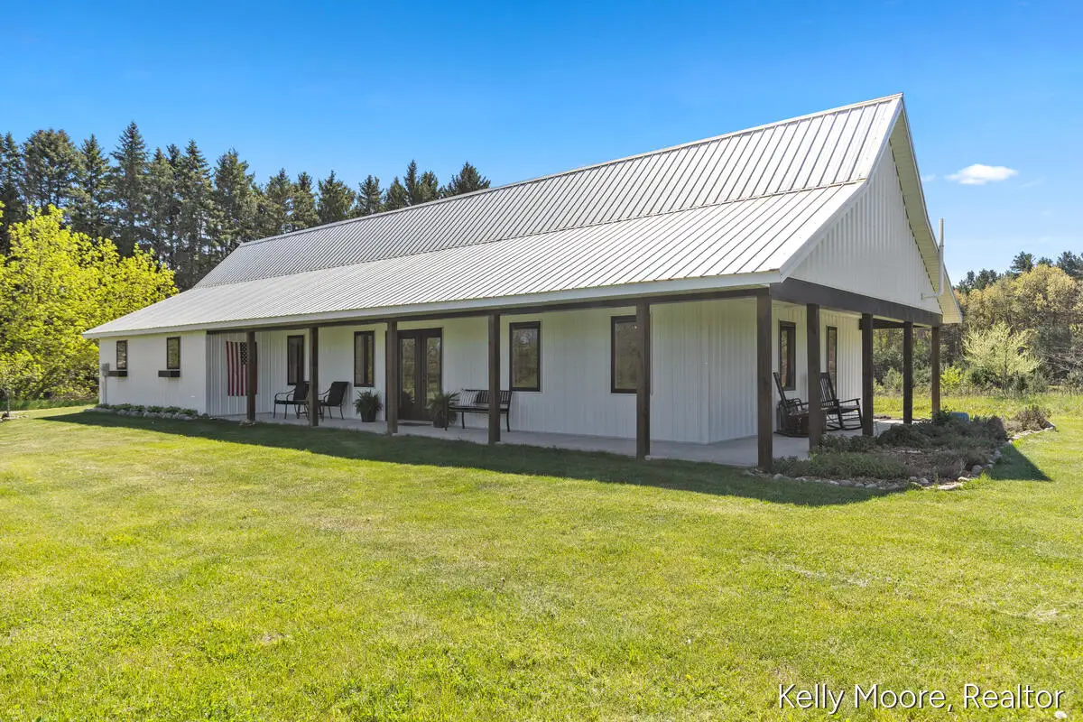 11117 W Snows Lake Road, Greenville, MI 48838 - #1