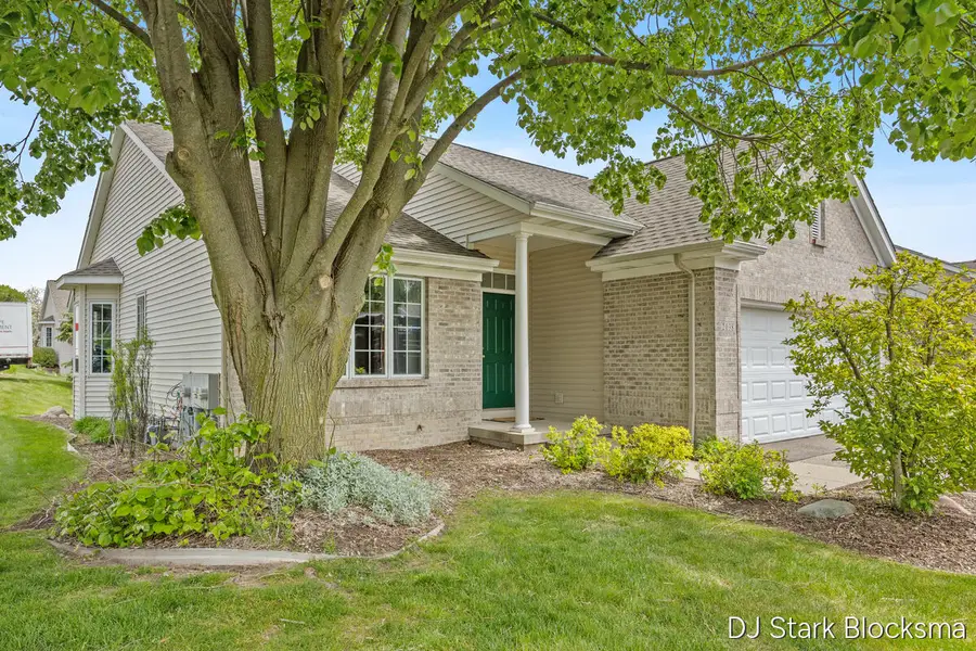 2038 Palmerton Court Ne, Grand Rapids, MI 49505 - #2