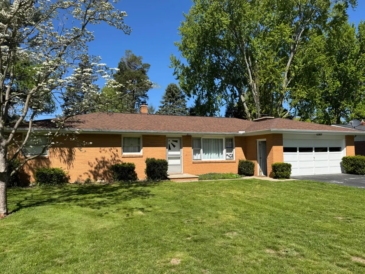 5634 W Hiawatha Lane, Stevensville, MI 49127 - #1