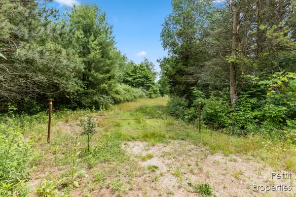6804 S Maple Island Road, Nunica, MI 49448