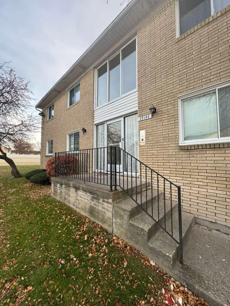 37102 Aberdeen Drive #10, Sterling Heights, MI 48312 - #1