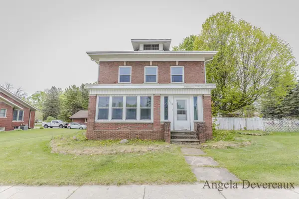 110 E Main Street, Edmore, MI 48829