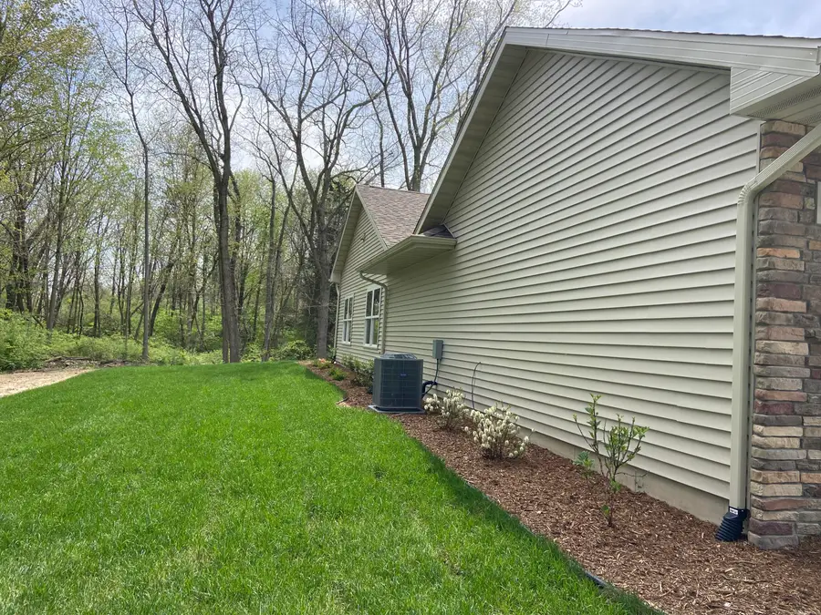 730 Violet Way, Saint Joseph, MI 49085 - #3