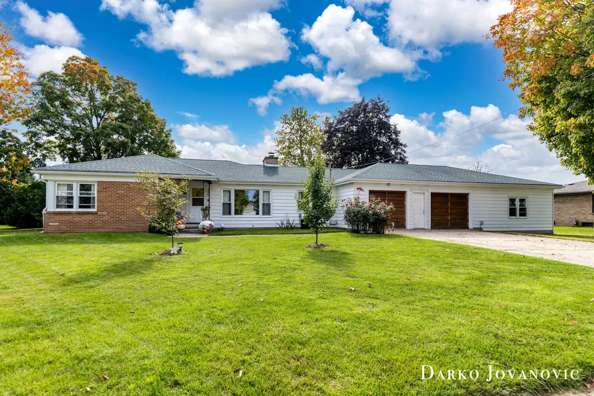390 W Division Street, Sparta, MI 49345 - #1