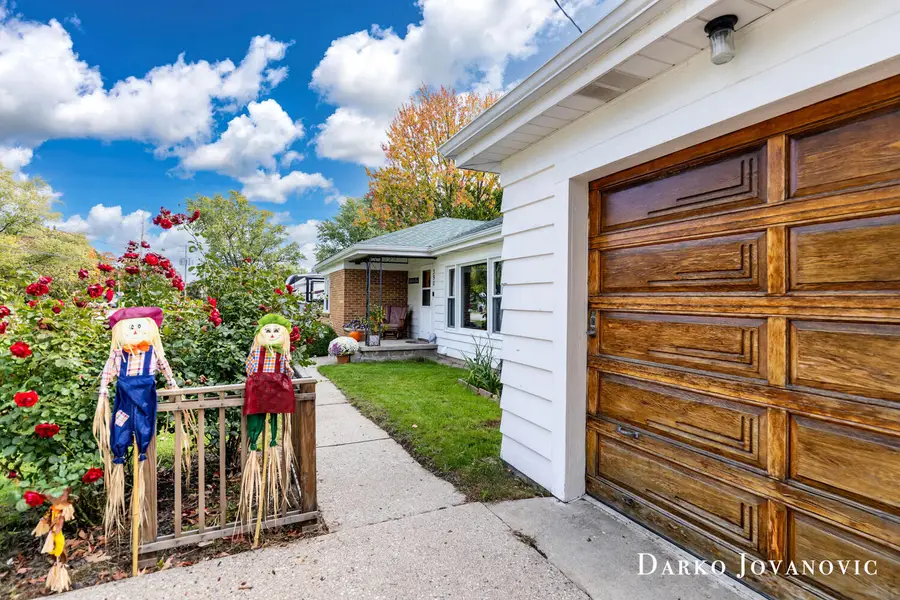 390 W Division Street, Sparta, MI 49345 - #3