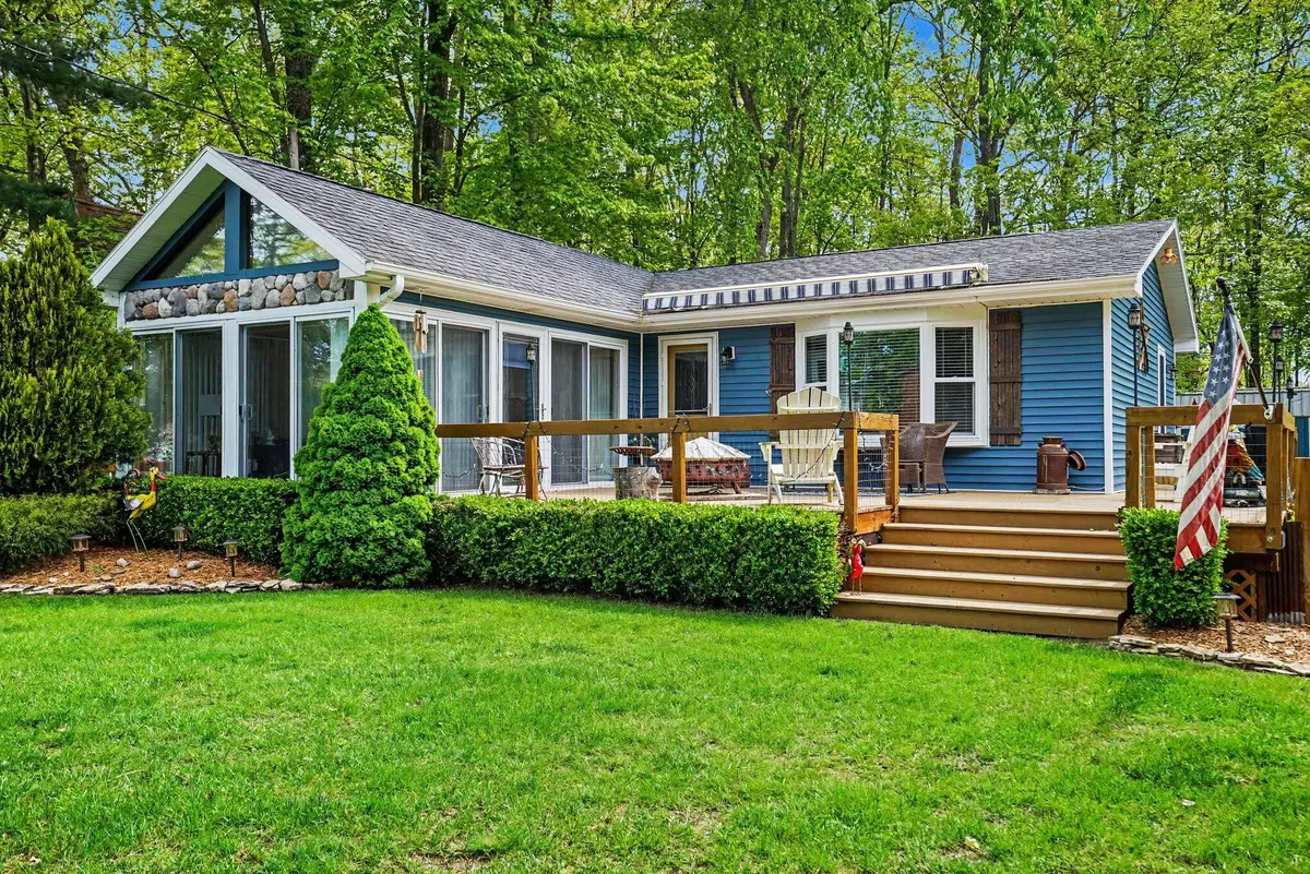 50085 E Lake Shore Drive, Dowagiac, MI 49047 - #1