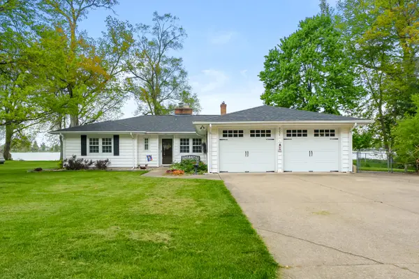 8239 W Long Lake Drive, Kalamazoo, MI 49048