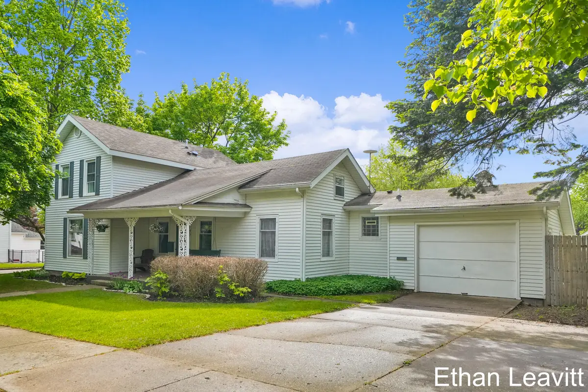 407 S Lincoln Street, Portland, MI 48875 - #1