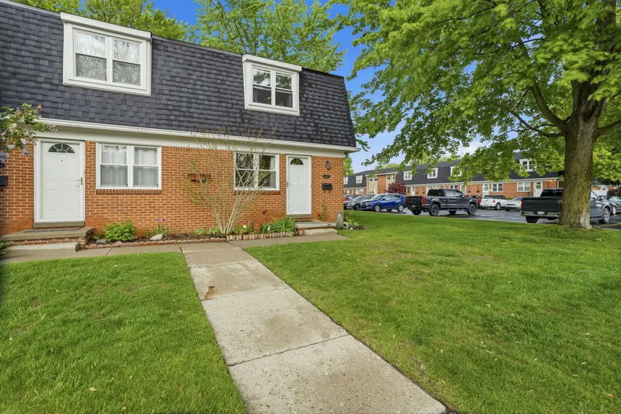 45315 Kensington Street, Utica, MI 48317 - #2