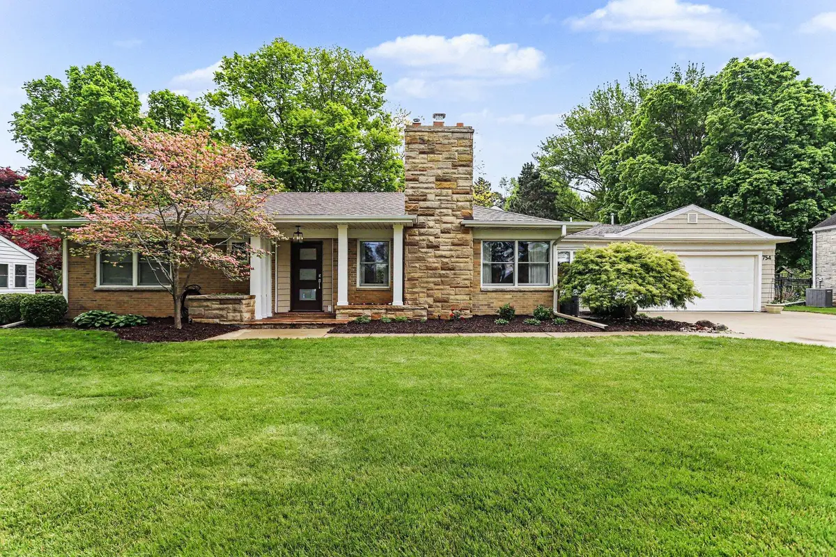 754 N Kalamazoo Avenue, Marshall, MI 49068 - #1