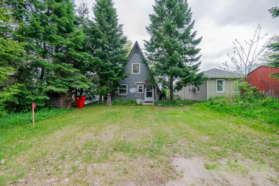 679 W Lincoln Avenue, White Cloud, MI 49349 - #2