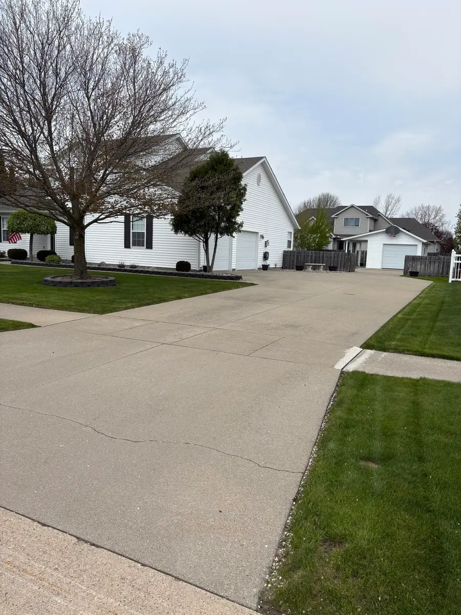 8876 Swancrest Drive, Saginaw, MI 48609 - #2