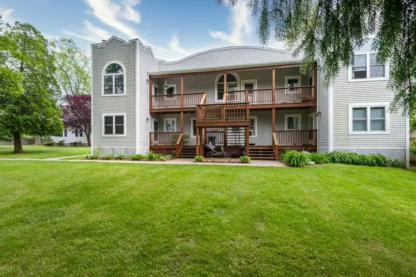 7374 North Shore Drive #17, South Haven, MI 49090