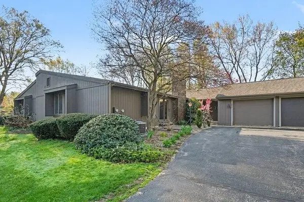 840 Brook Village Court, Holland, MI 49423