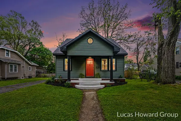 1222 Cambridge Drive, Kalamazoo, MI 49001