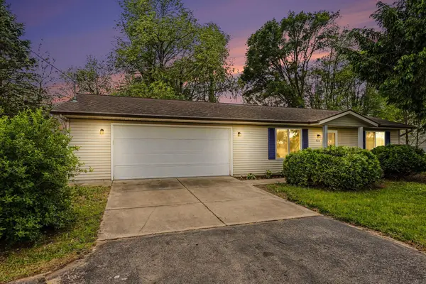 828 106th Avenue, Plainwell, MI 49080