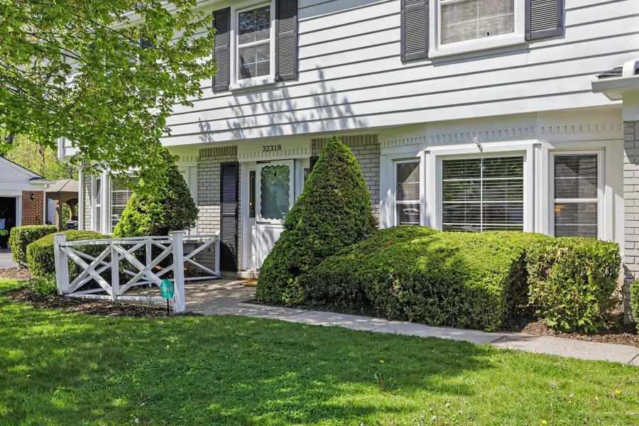 32318 Bonnet Hill Road, Farmington Hills, MI 48334 - #3