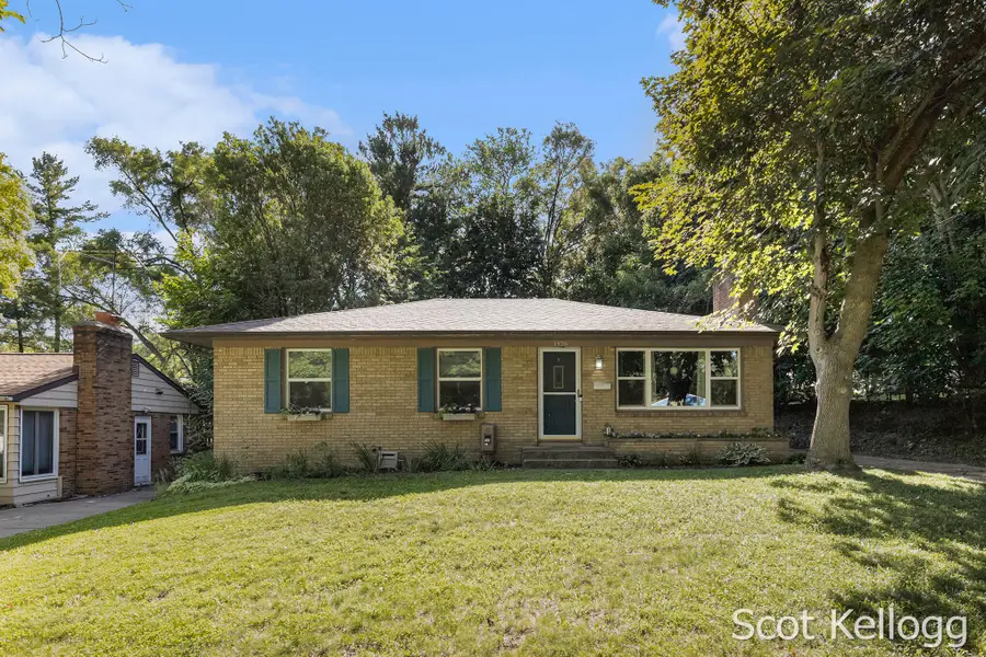 1426 Lewison Avenue Ne, Grand Rapids, MI 49505 - #2