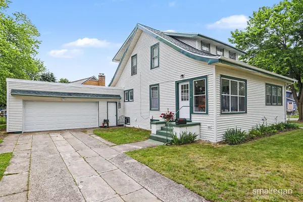 221 S Woodhams Street, Plainwell, MI 49080
