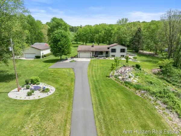 6240 Sunfish Lake Avenue Ne, Rockford, MI 49341
