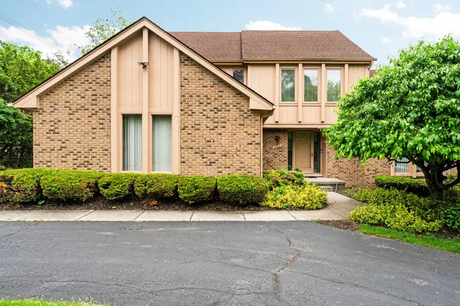 33801 York Ridge Street, Farmington Hills, MI 48331 - #2
