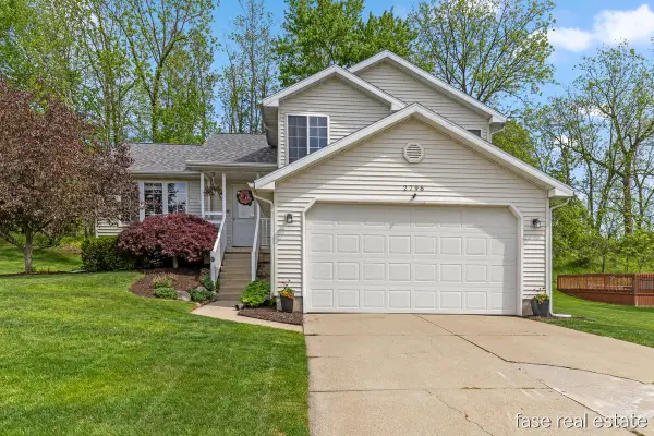 2796 Bryanwood Drive Nw, Grand Rapids, MI 49544