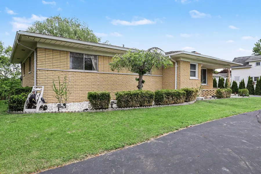 59126 Romeo Plank Road, Ray, MI 48096 - #2