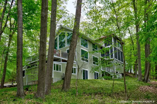 17300 Trillium Ridge, West Olive, MI 49460