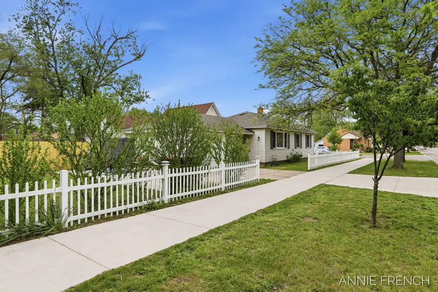 510 Van Raalte Avenue, Holland, MI 49423 - #3