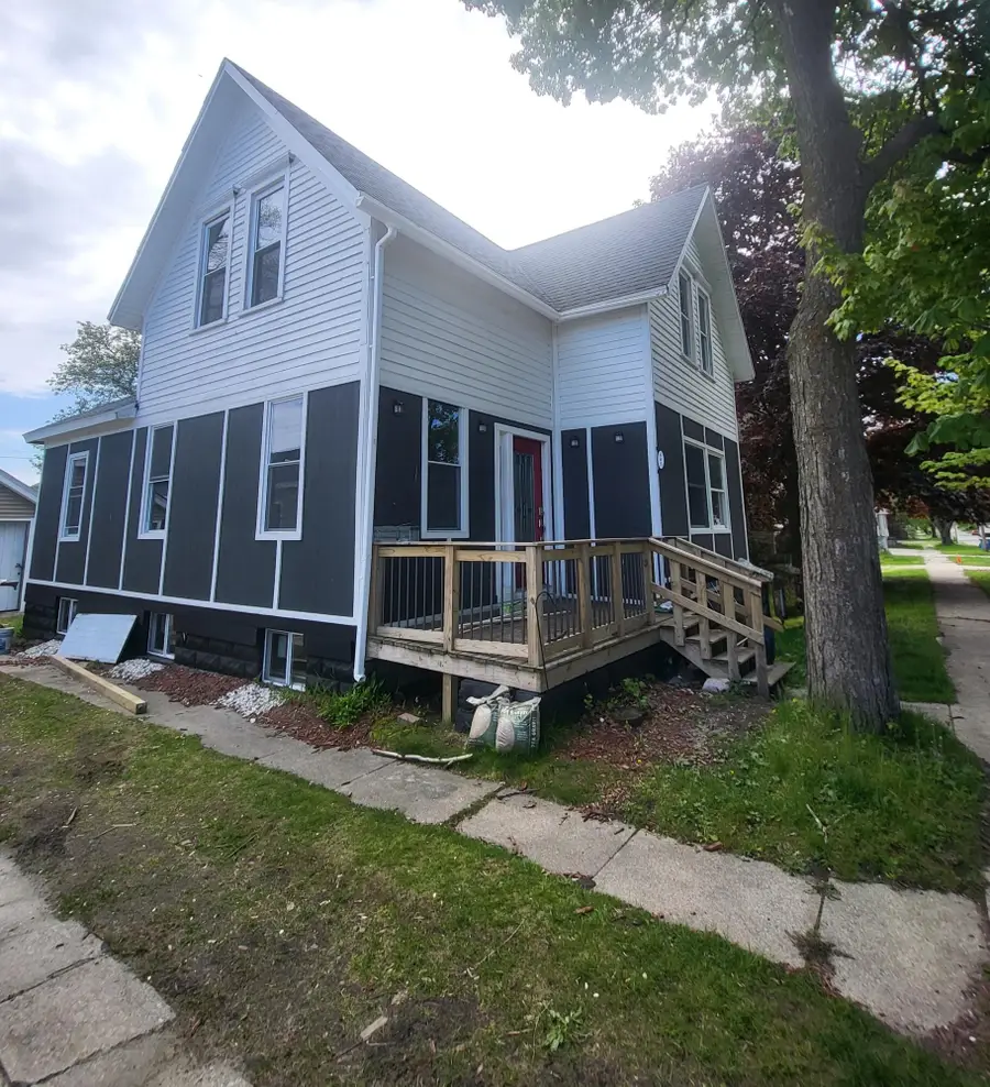 805 High Street, Manistee, MI 49660 - #2