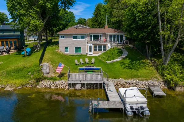12569 S Crystal Lake Drive, Cement City, MI 49233