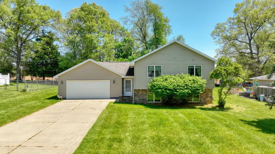 475 Greenbriar Place, Jonesville, MI 49250 - #2