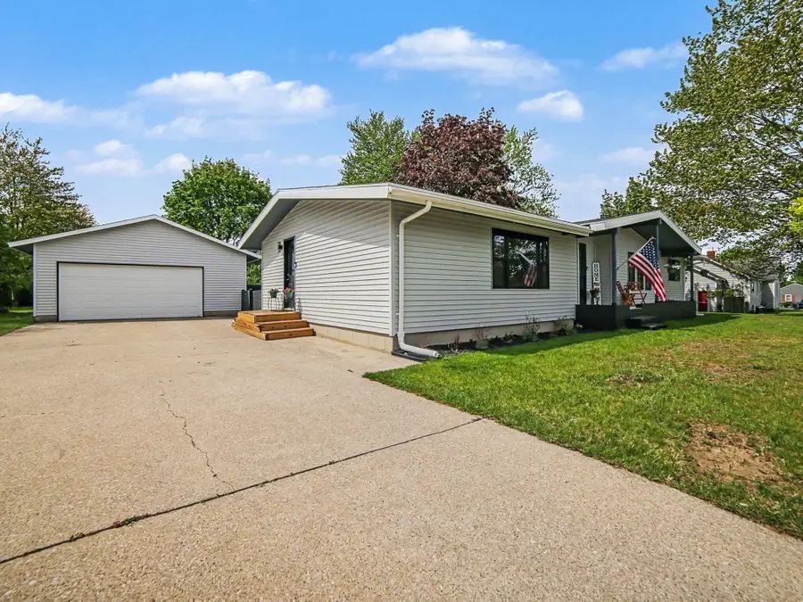 906 Mitchell Street, Ludington, MI 49431 - #2