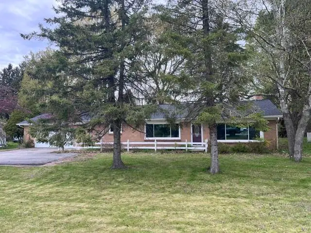 1056 E Parkdale Avenue, Manistee, MI 49660 - #1